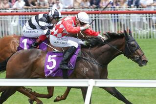 Hypnos (NZ) bursts through the inside to take out the Listed Uncle Remus Stakes.